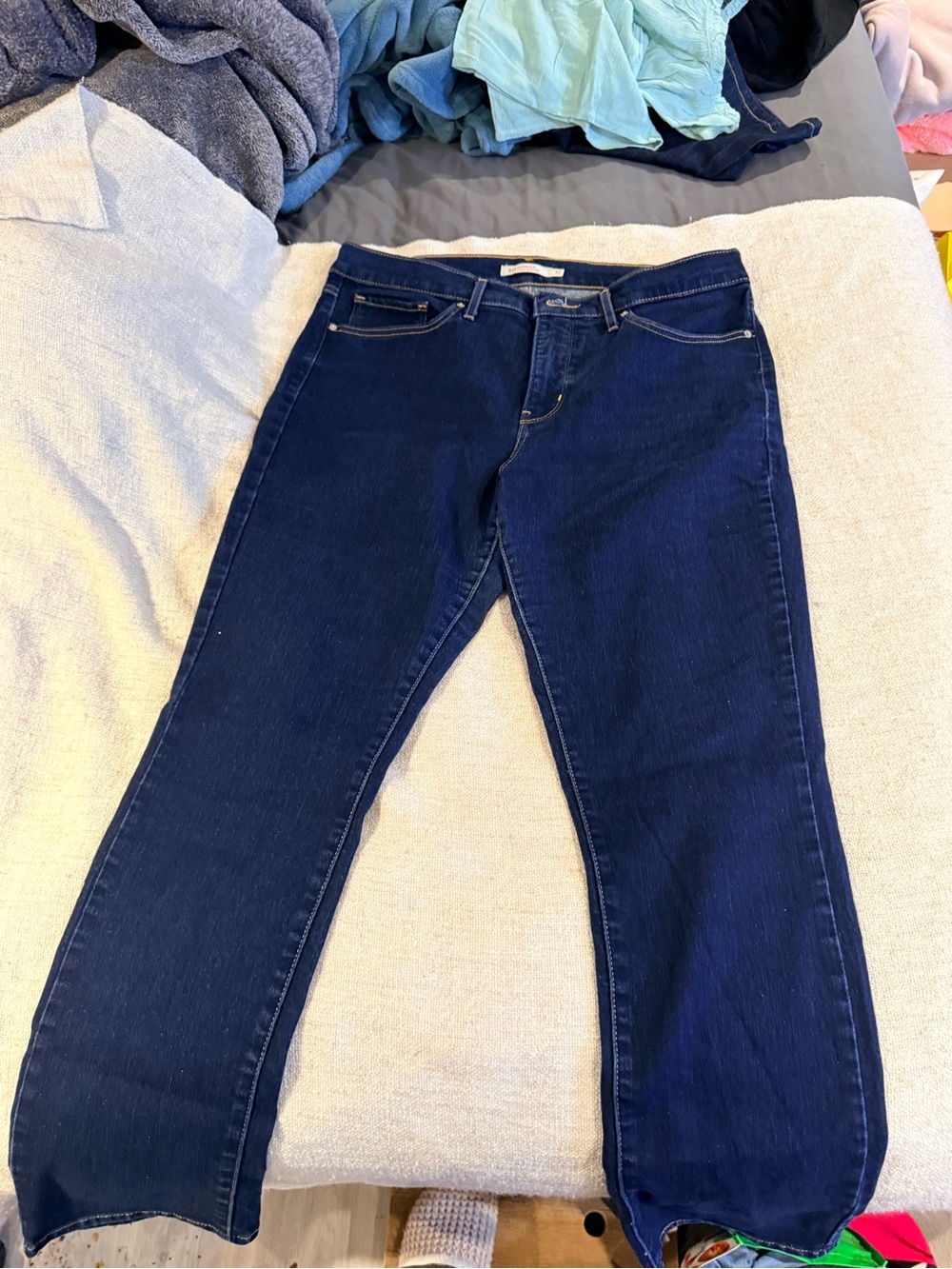 Levi’s 312 Shaping Slim Women’s Dark Wash Jeans Size 33